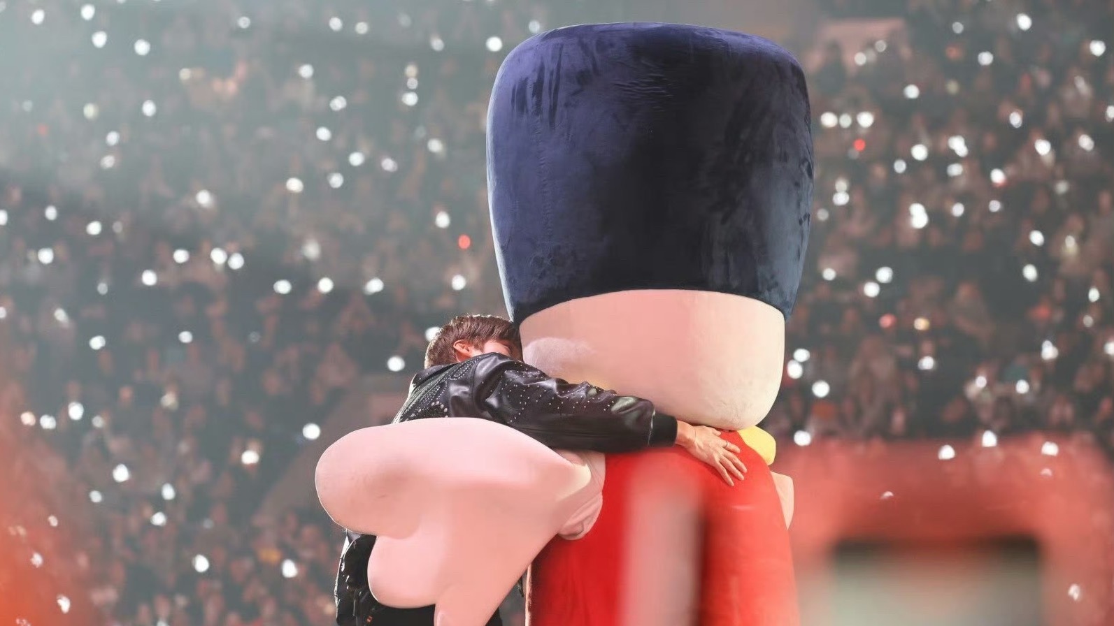 .    ‎     ⠀⠀⣀⣀⣠⣀⣀⠀ ⠀𓂋⠀⠀⣀⣀⣤⣀⣀⡀⠀        