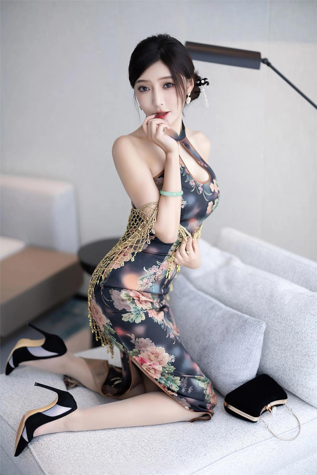 高清美女壁纸丨一眼万年！王罄瑶旗袍造型，完美诠释什么叫“优雅永不过时”
什么是行