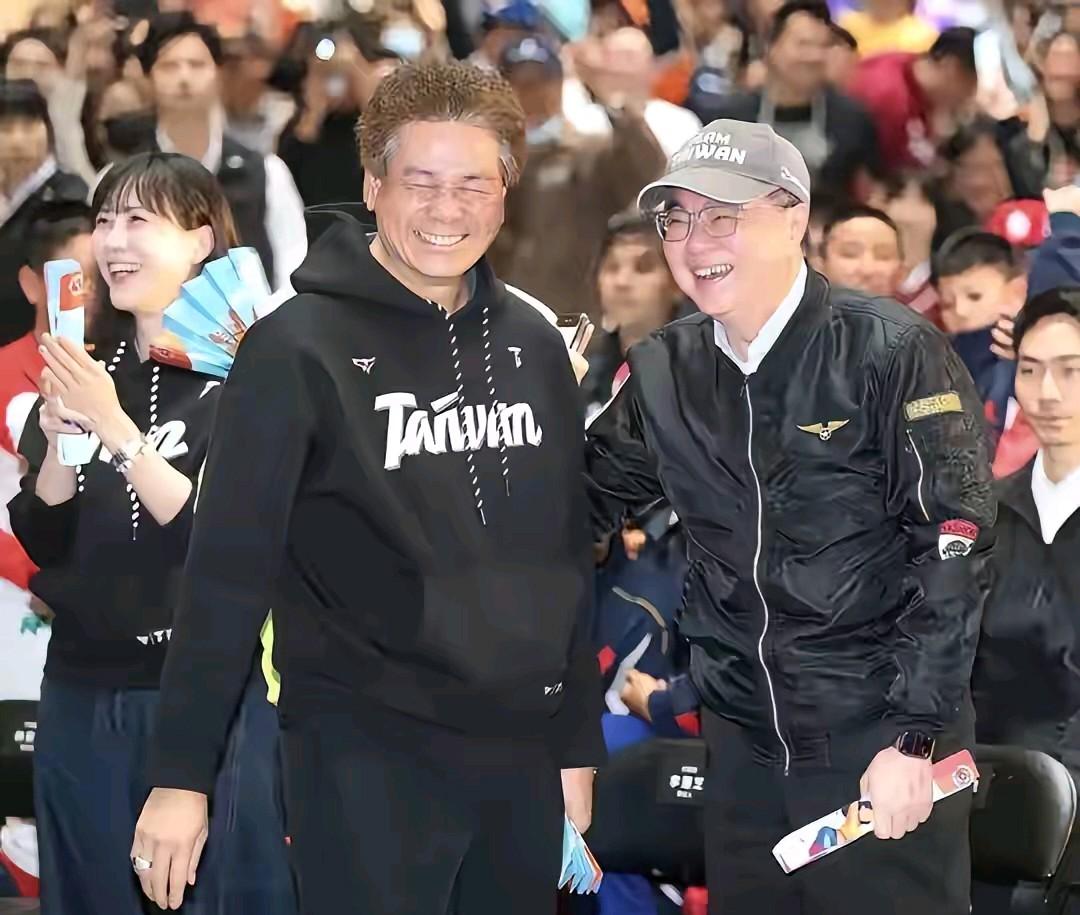 日本坐不住了。
中国预告升级反制日本，且可能将台“行政院长”卓荣泰列入“台独”分