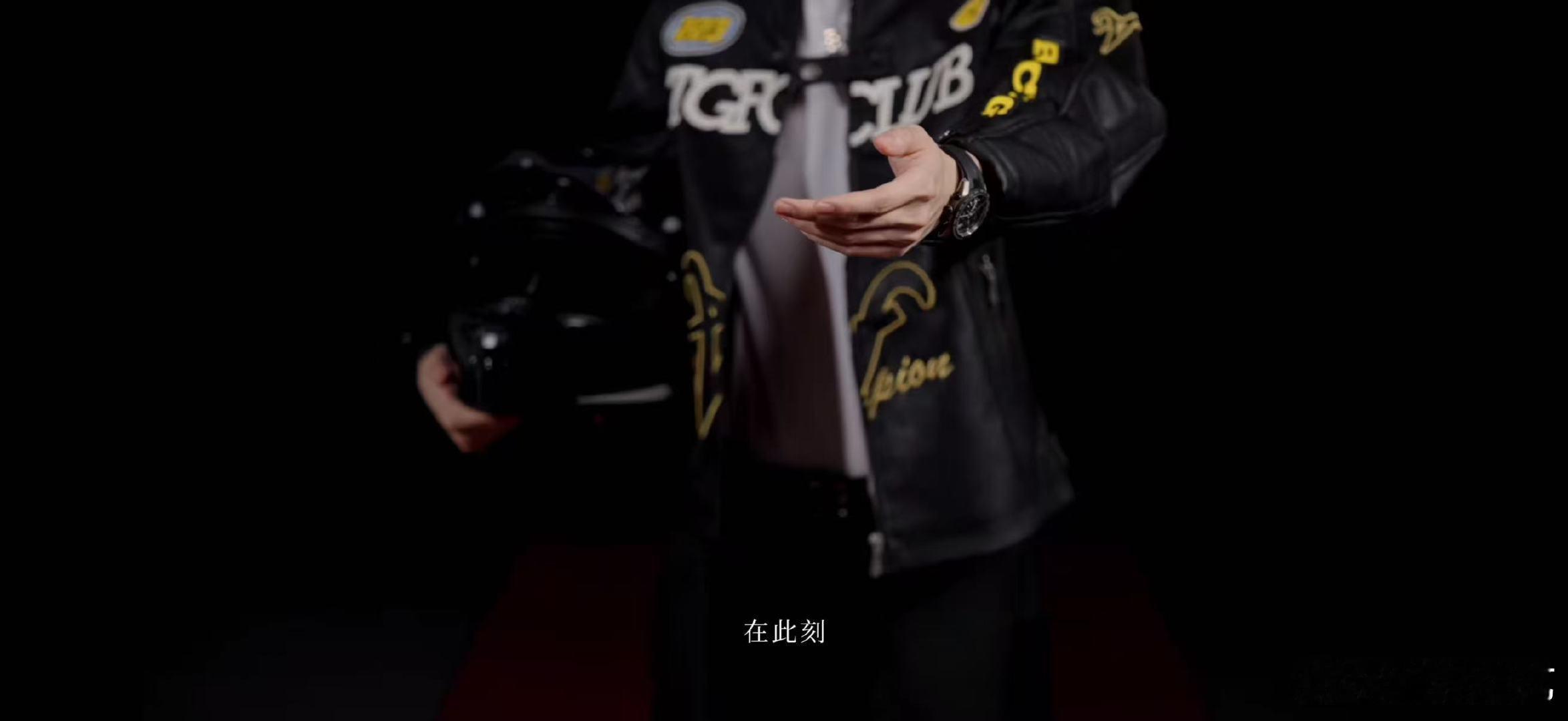 那英这波点评太真实可爱了！看魏忠杰许嘉芸表演满眼惊喜，提到李健直接笑出灿烂笑容，