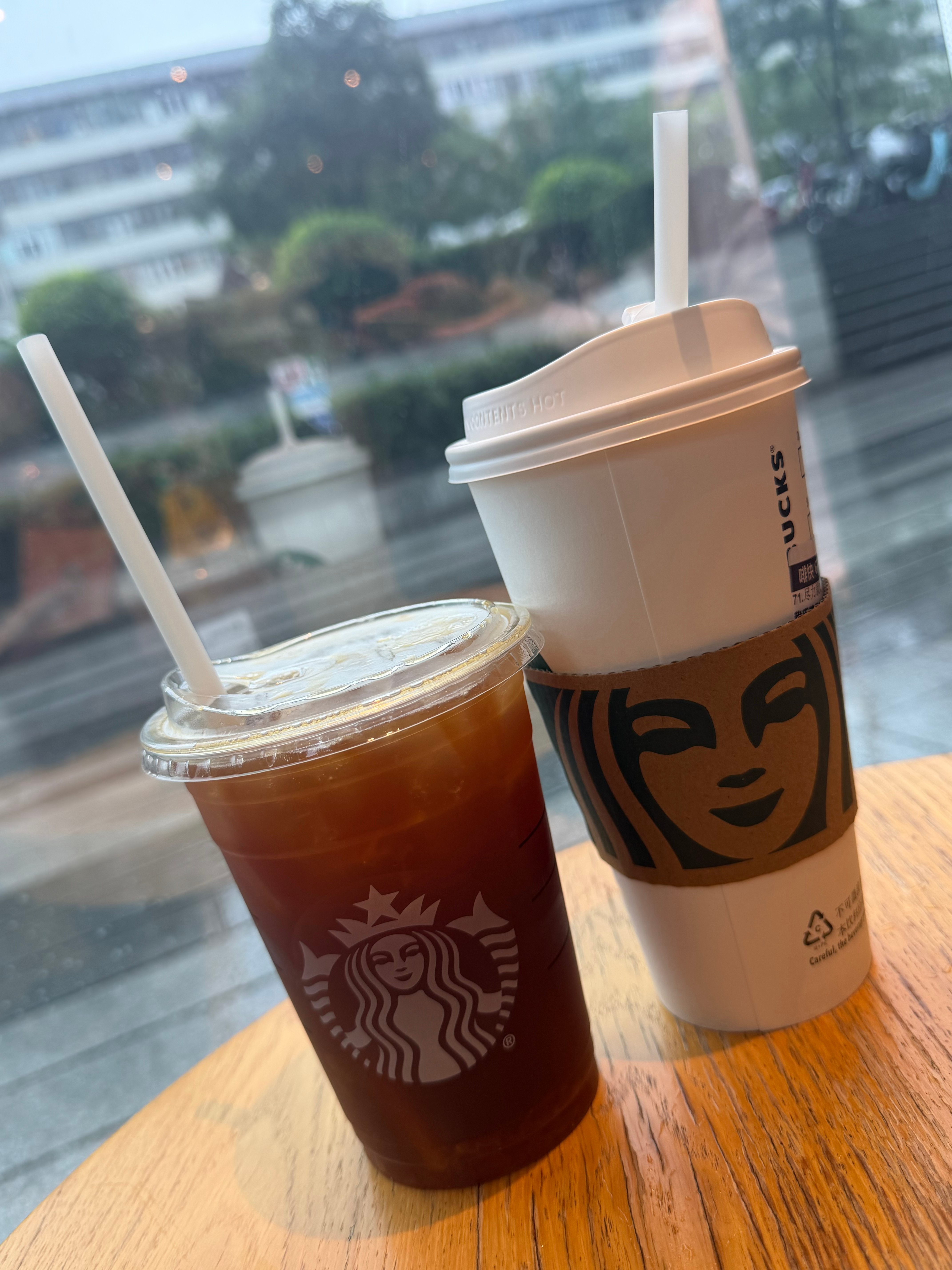淅淅沥沥的小雨🌧️一杯星巴克新品 悠哉一下午 大同·百盛(中央公园店)