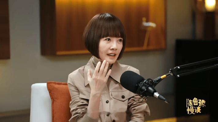 鲁豫说AI时代更需要人味鲁豫道破了AI时代的bug姜思达坦言自己的访谈收获流量与