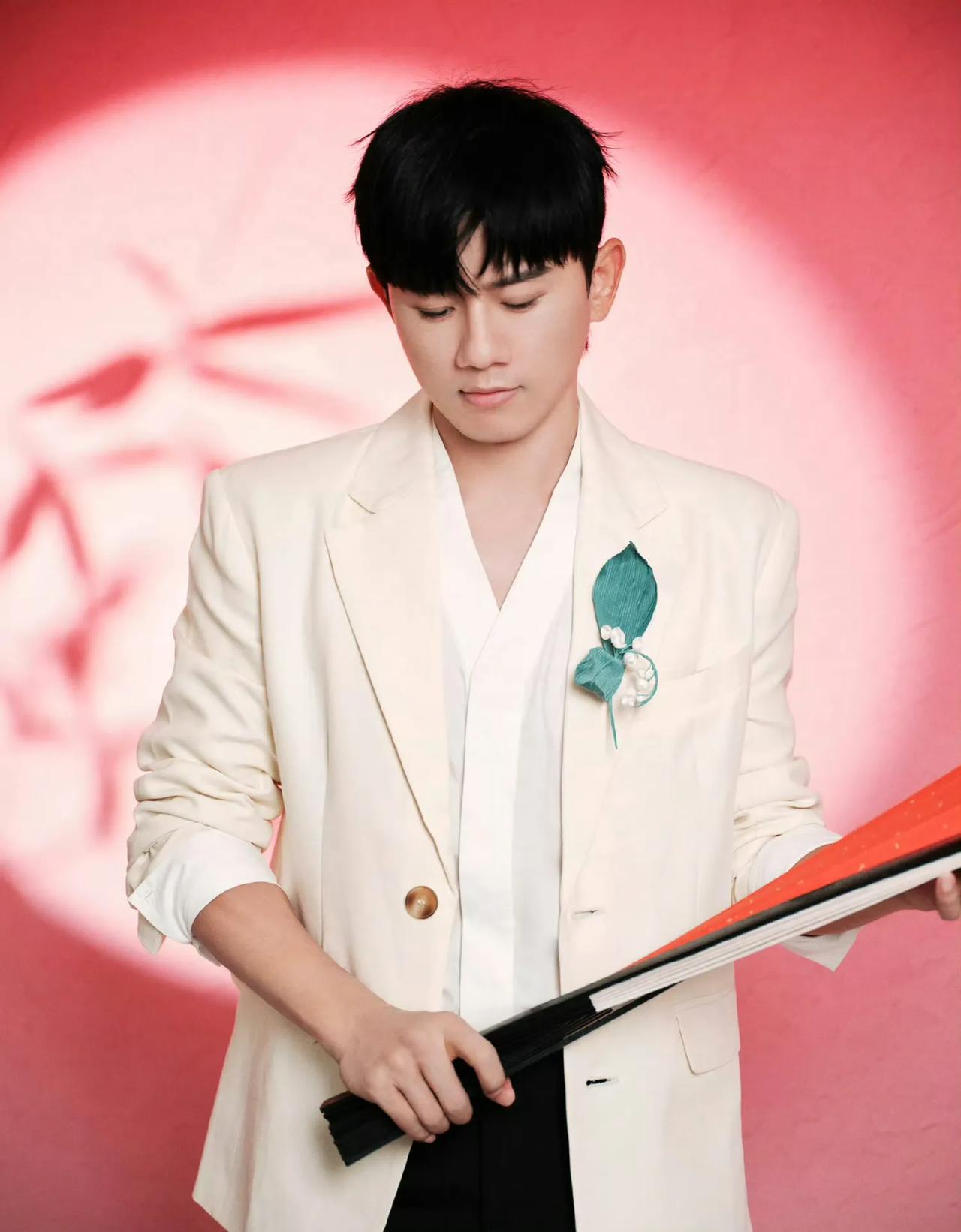 张杰国庆晚会一首《少年中国说》太有爱国情怀了，那种少年强国家强的感觉扑面而来。#