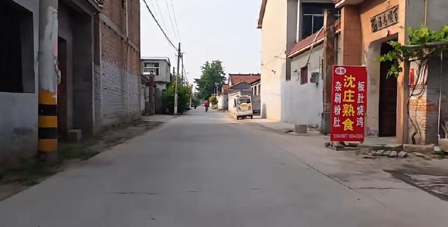 东明县城关街道沈庄村

沈庄行政村位于县城东2.5公里处，全村现有239户，10