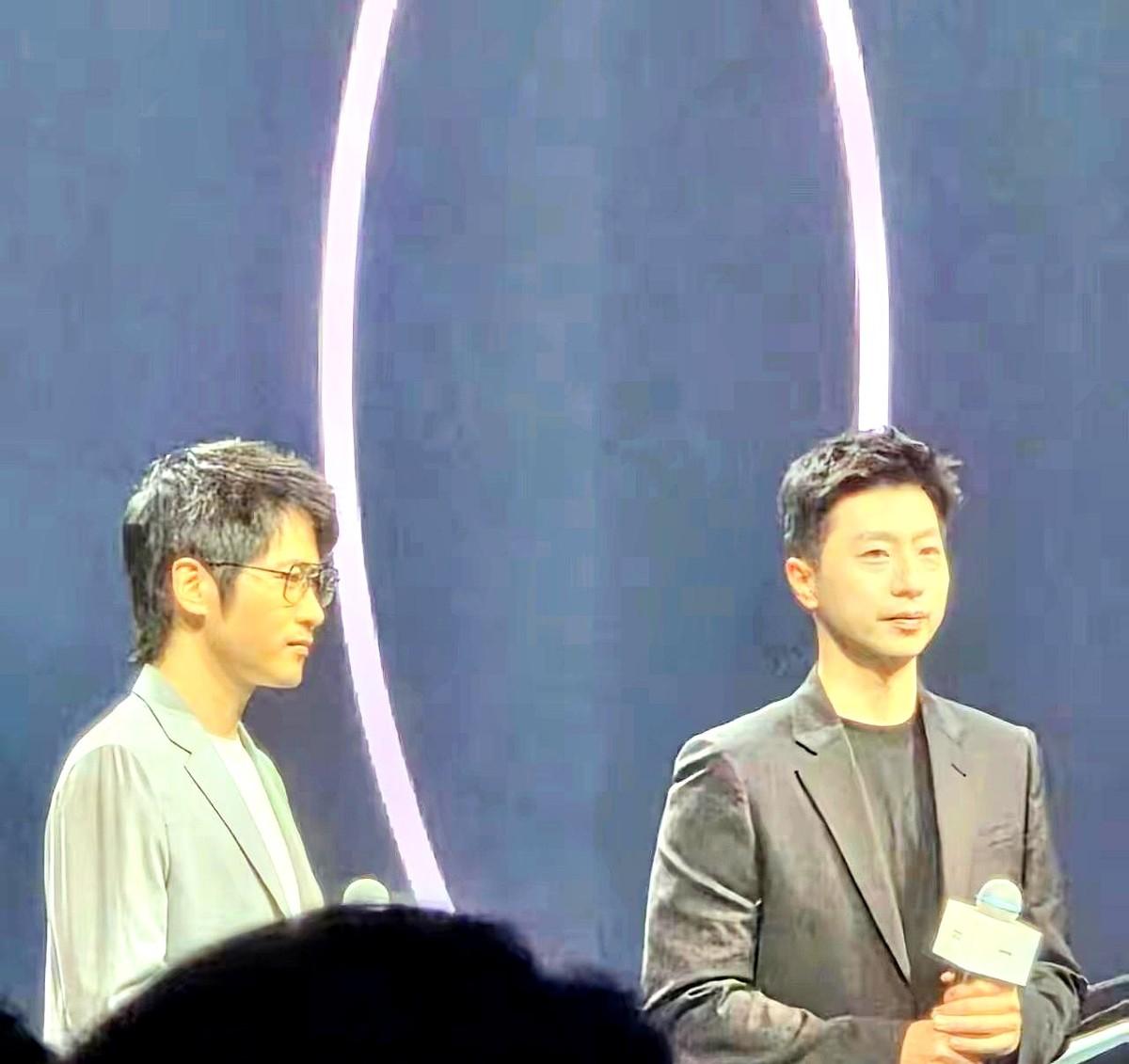 韩寒41岁，可旁边37岁的马龙状态简直绝了！

奥迪发布会上，马龙站在那，整个人