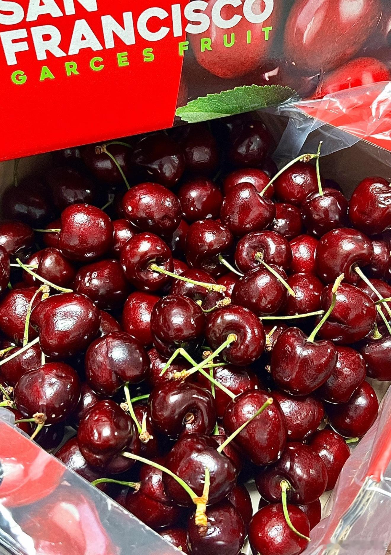 爱吃车厘子的人天塌了一个冷知识：买了一箱车厘子，半个月过去了，只有个别果子外面看