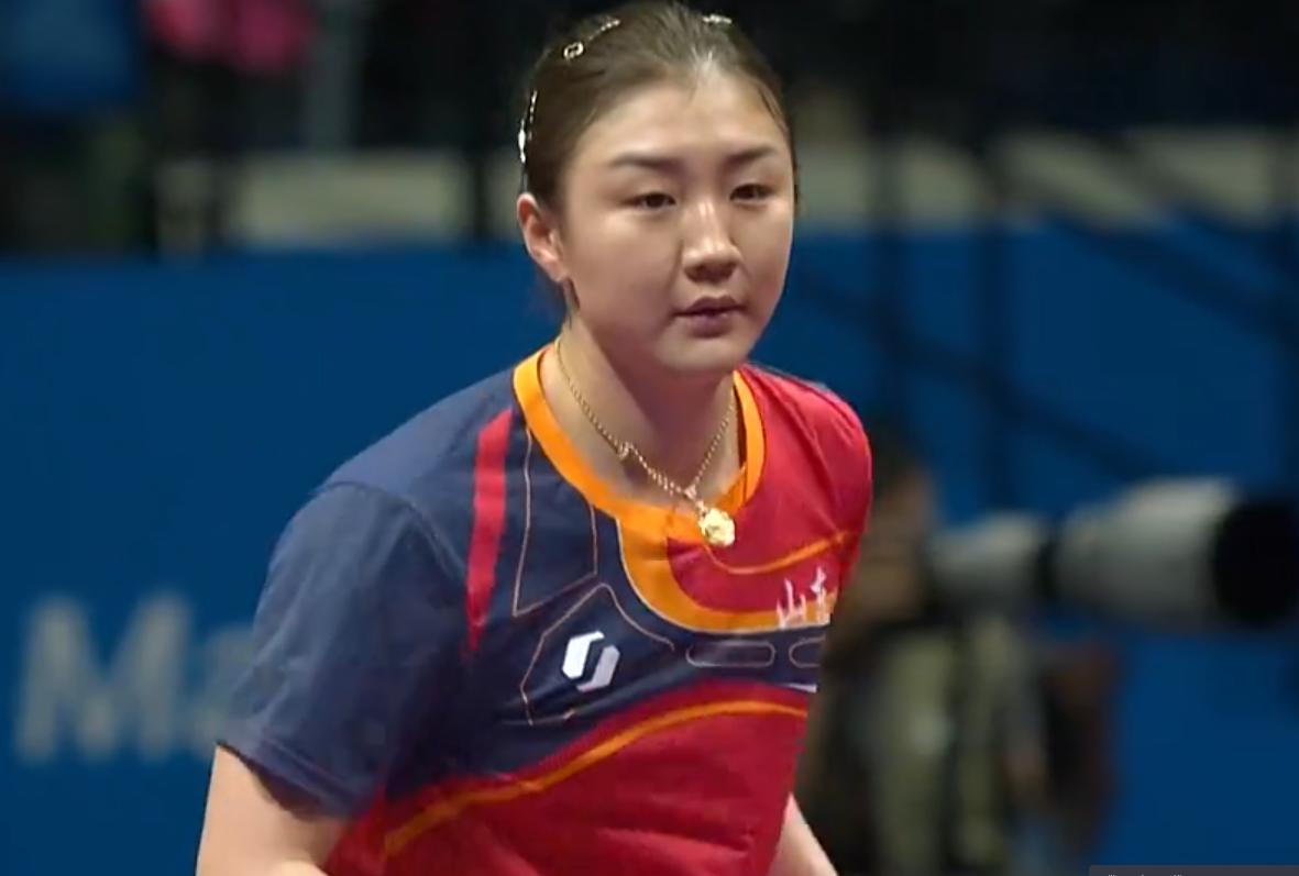 陈梦打孙铭阳太轻松了。
陈梦和孙铭阳虽然是青岛老乡，
但是两人是不同省队，
孙铭