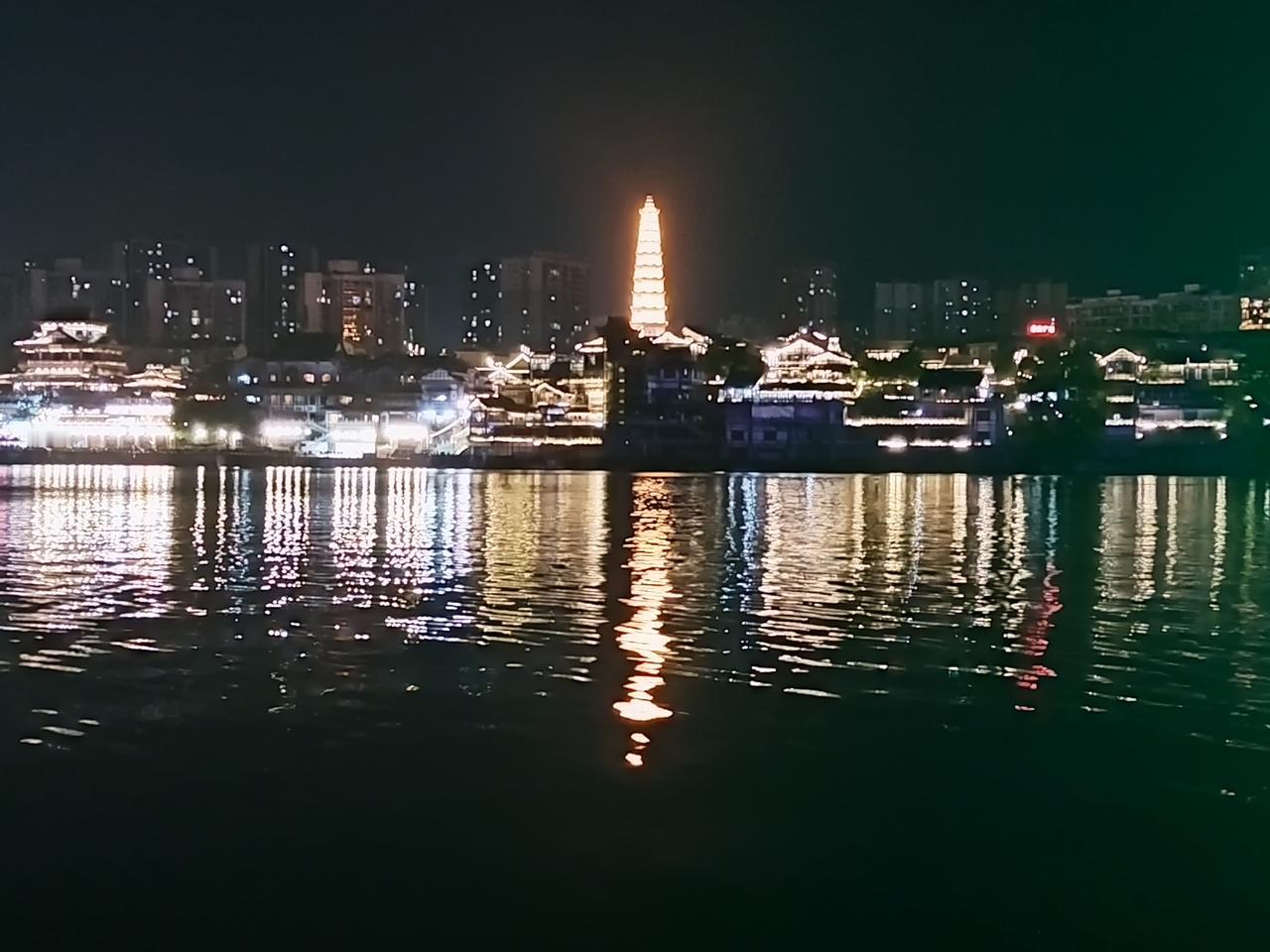 这里是合川：夜里江湾，美轮美奂！