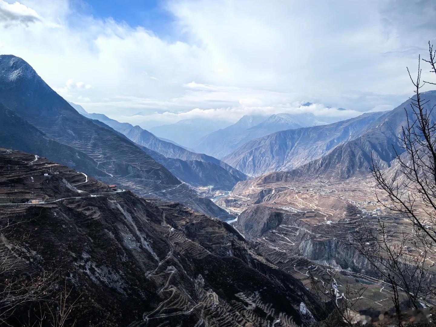 川内周末游  汶川萝卜寨，成都可1日往返这里是可以看到雪山的云上村落，被誉为“云