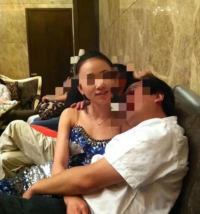 色字头上一把刀。这次这个事要是证实了，今年这个最大的“西瓜”可就落实了。

国庆