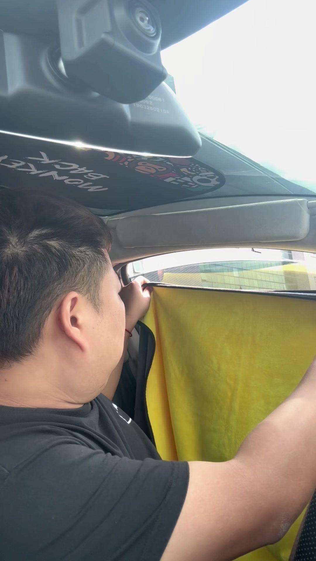 点击使用毛巾当窗帘
按住毛巾，怎么可以关闭车窗呢
我想到了一个办法
点击使用小鹏