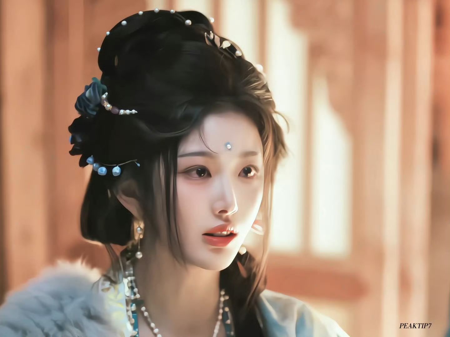 孔雪儿泪眼婆娑的具象化不仅仅是美丽和精致演技还特别的到位。 