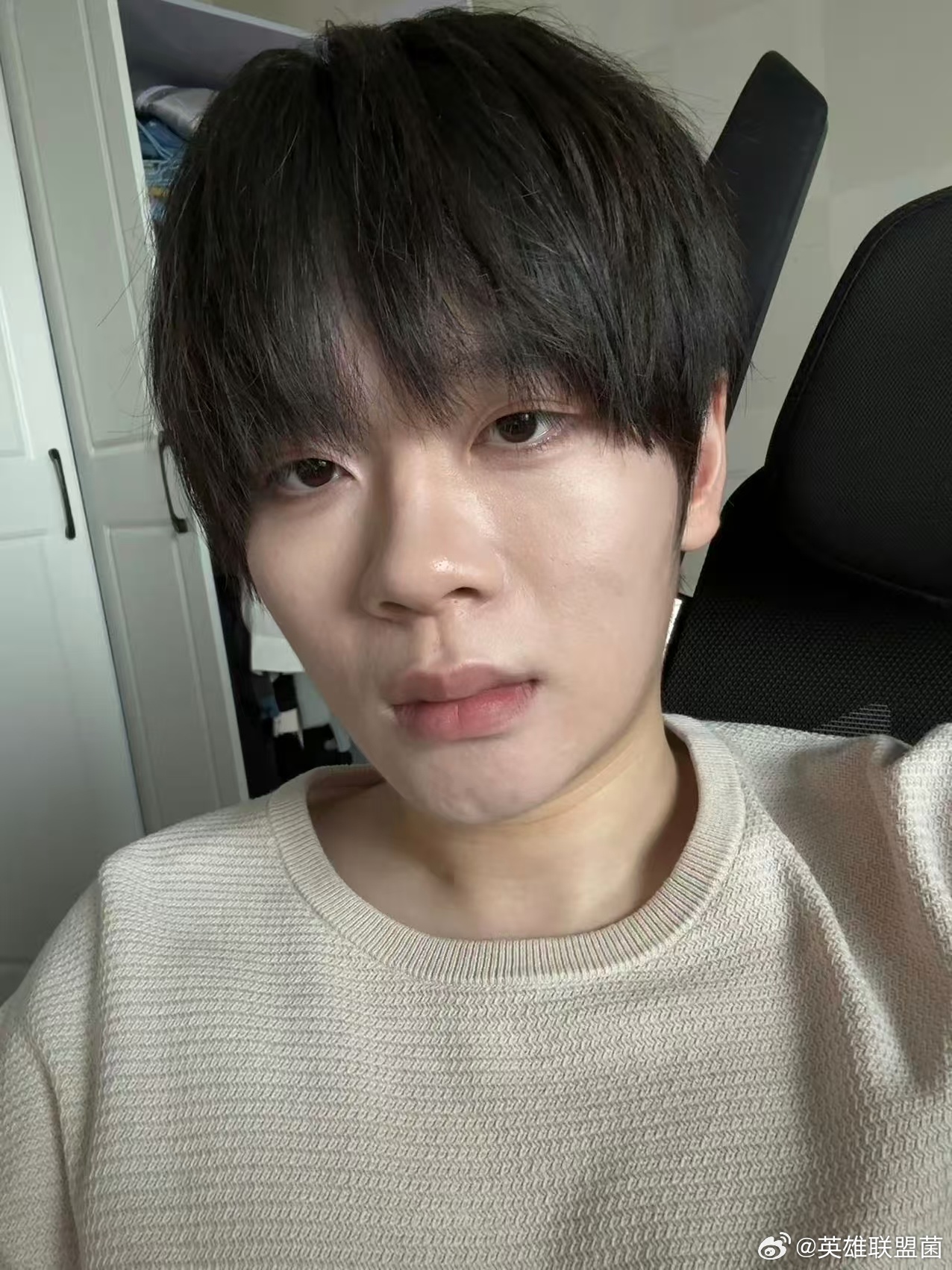 诚c周三上班的精神状态诚 c 周三上班的精神状态，“忧郁男神”既视感！要好好休息