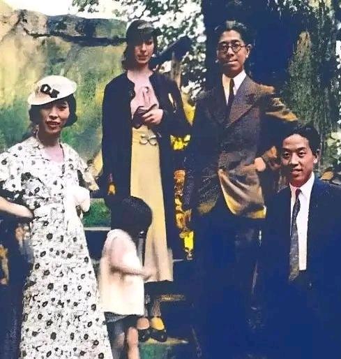 1945年，陈芝秀抛下年幼子女和丈夫常书鸿，跟下属私奔，多年与女儿在杭州相遇，她