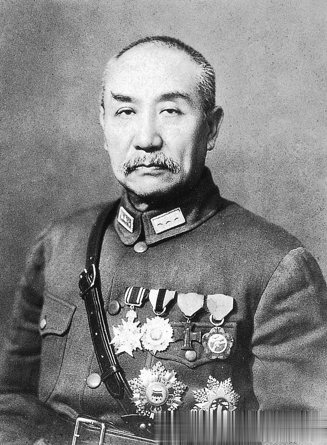 阎锡山响应北伐，捷足先登，占了北京城。一天，市长张荫梧请降将郝梦龄和李大同吃饭，