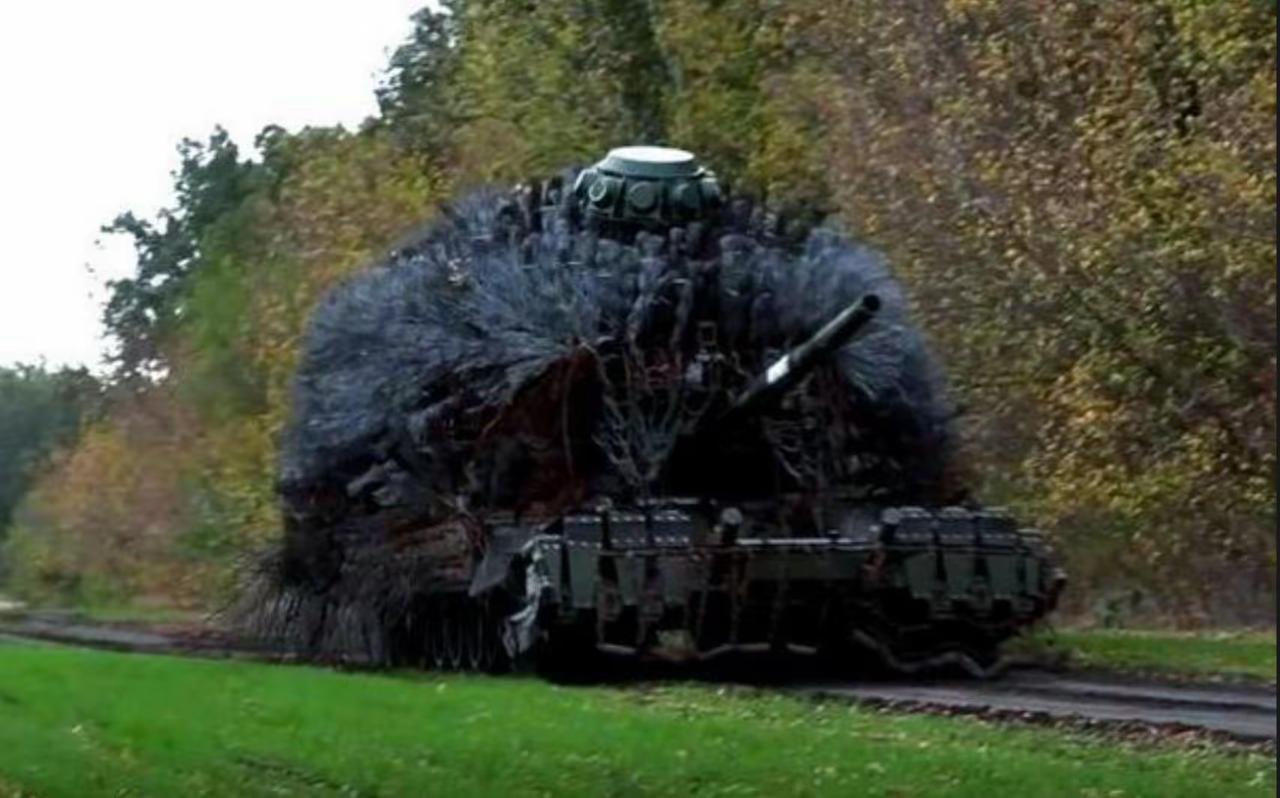 2. 俄乌冲突中无人机大开杀戒 传统装甲集群战术失效：俄乌冲突中，无人机（尤其是