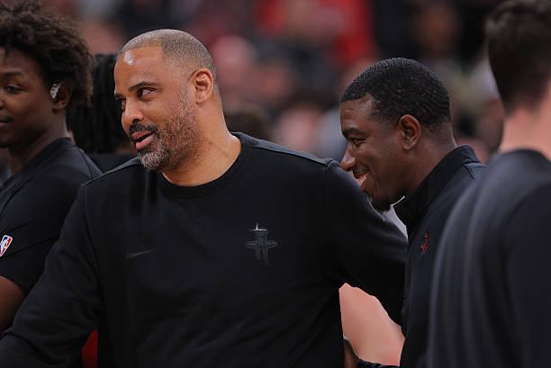 最近14场比赛，火箭总共输了8场，现在胜率已经跌破六成，而且与3-5名球队的差距