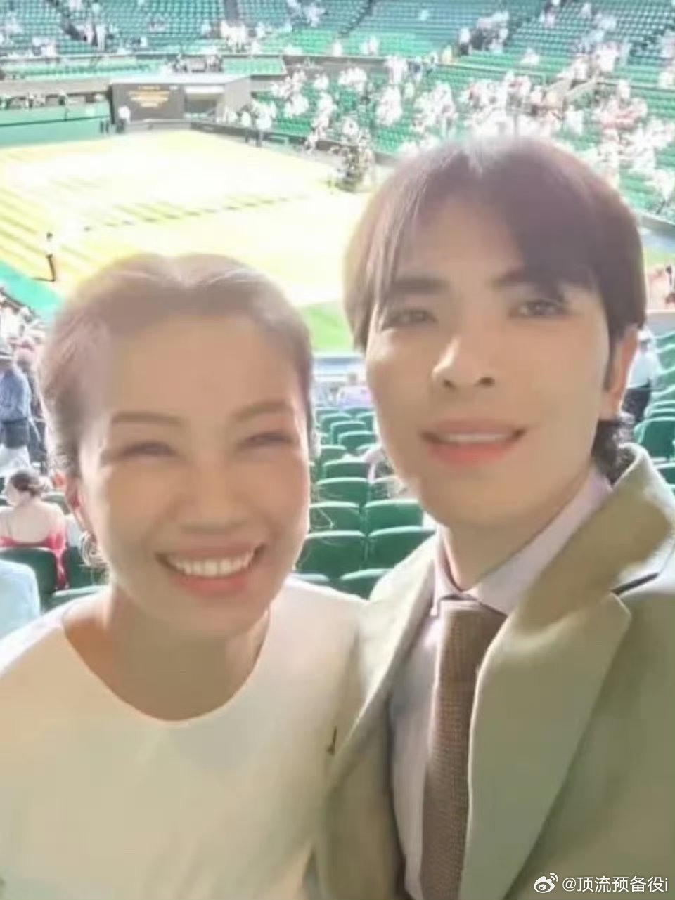 萧敬腾夫妇真应了那句话。。爱人如养花，林有慧现在真的好美啊，白亮亮的！ ​​​
