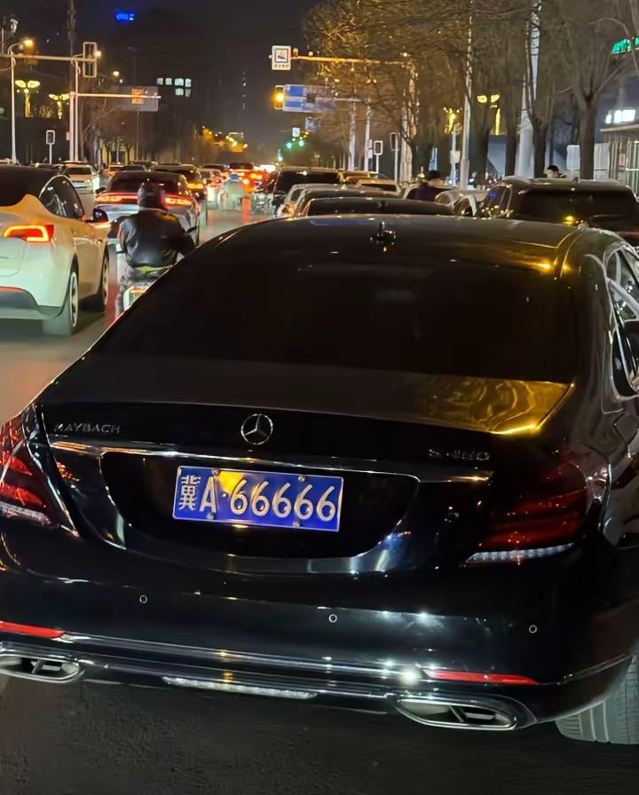 河北省的刀枪炮  石家庄的头一号奔驰 迈巴赫 豹子号 石家庄