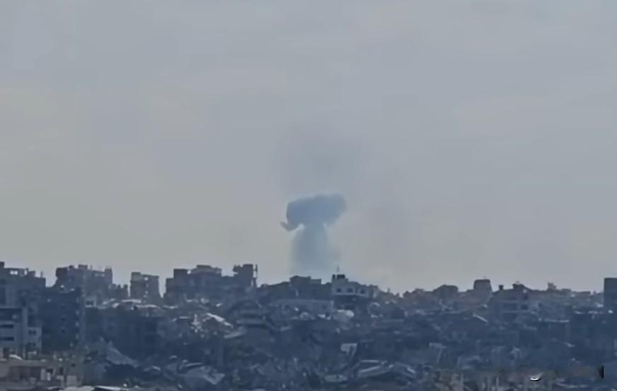 以色列空军对加沙地带南部的拉法进行了空袭，消息来自Ynet。
以色列国防军指责哈