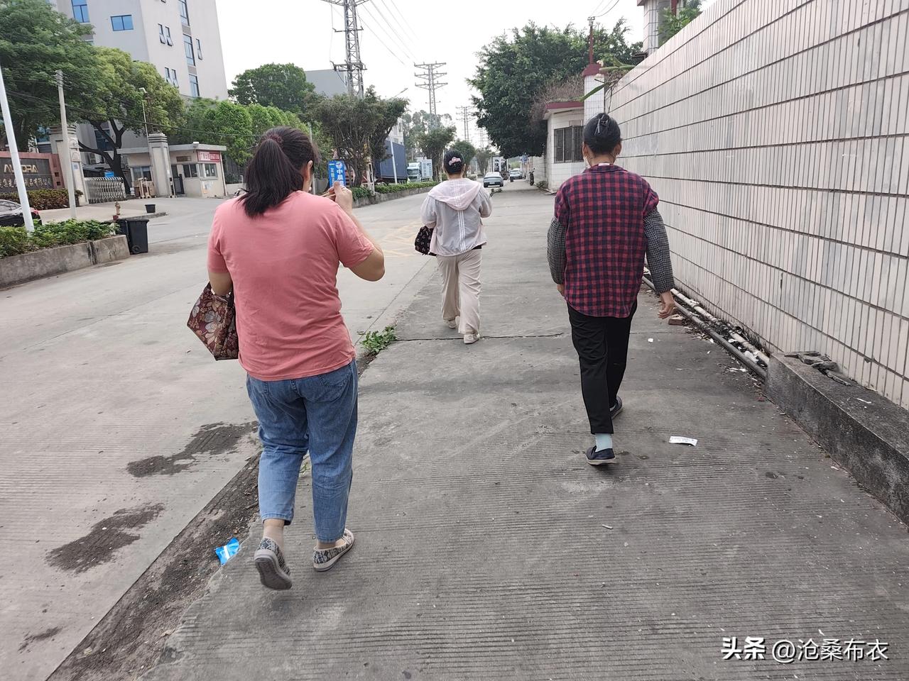 今天是3月最后一个星期天了，前几星期天都放假，今天上班了，赶紧吃个早餐，好好去上