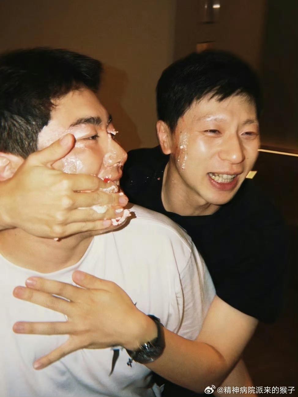 10月20日同一天生日的梁靖崑和马龙一起庆祝生日，王楚钦 ​​​，闫安，牛冠凯，