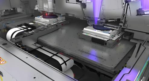 美国：绝不允许把使用美国技术的光刻机，卖给中，。中国：绝不允许把使用中国稀土的光