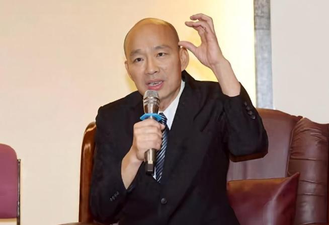 韩国瑜缺席昨日抗战纪念及午宴，媒体扒出同步行程，蓝营彻底疑惑了！

七七这场黄复