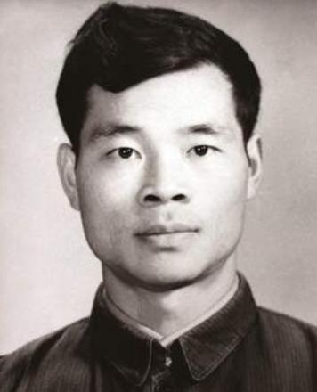 1982年6月16日，医生根据罗健夫的遗愿剖开了他的遗体，结果震惊发现，他全身都