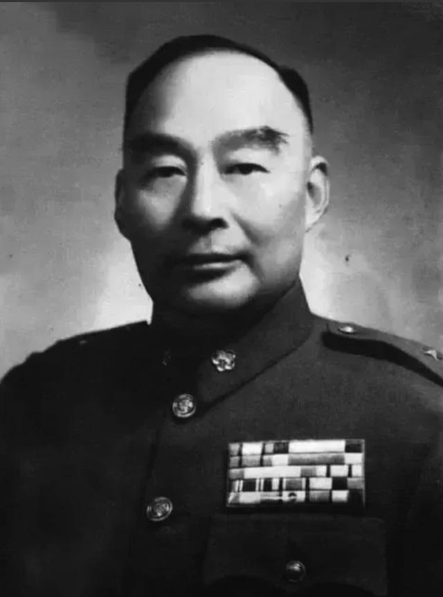 1947年，胡宗南俘虏了5万人，蒋介石为他举办庆功宴，谁知记者却问：“委员长，西