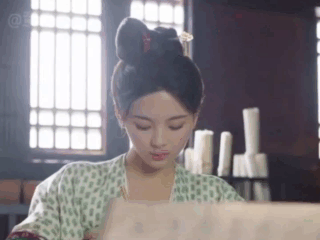 这才是江南美人的样子，于正拯救了杨超越。《创造营》出道的杨超越，唱跳实力一直是网