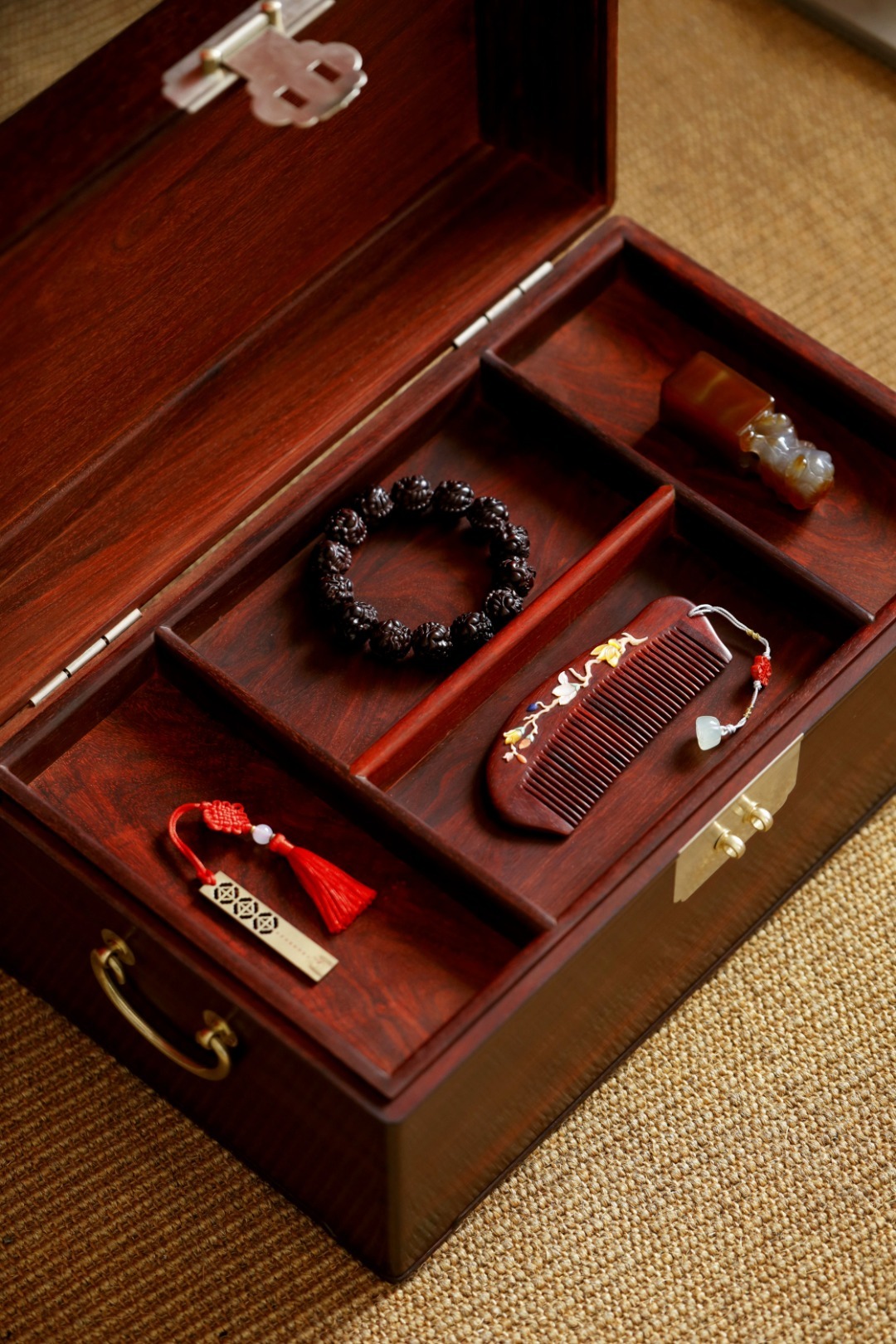 紫檀收藏级 | 官皮箱小叶紫檀全独板，满金星水波纹制；榫卯精工，镶精致铜装饰，双