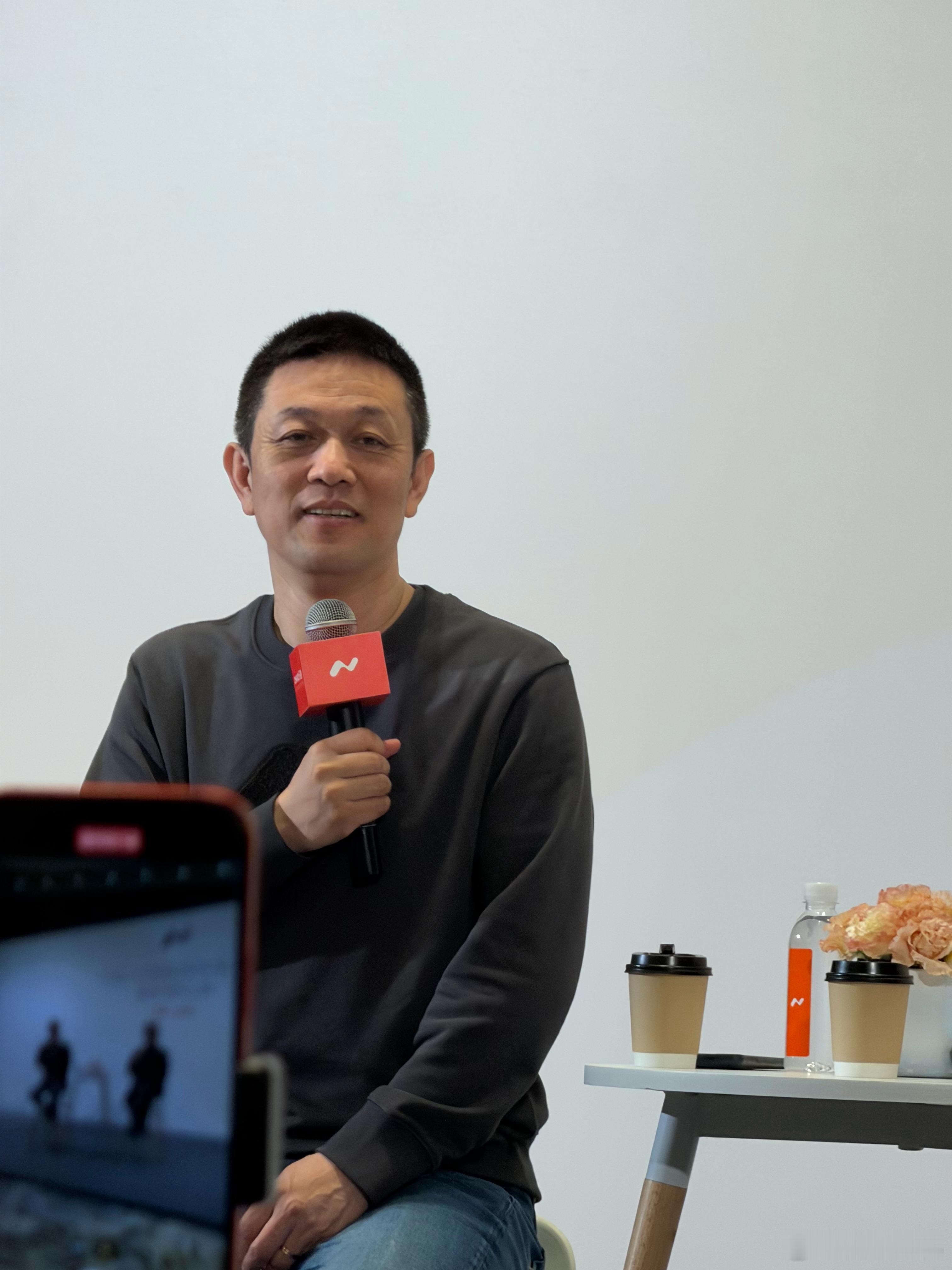 蔚来李斌答今年北京车展为何三个品牌放一起展示：主要就是为了省钱，也让媒体老师们少