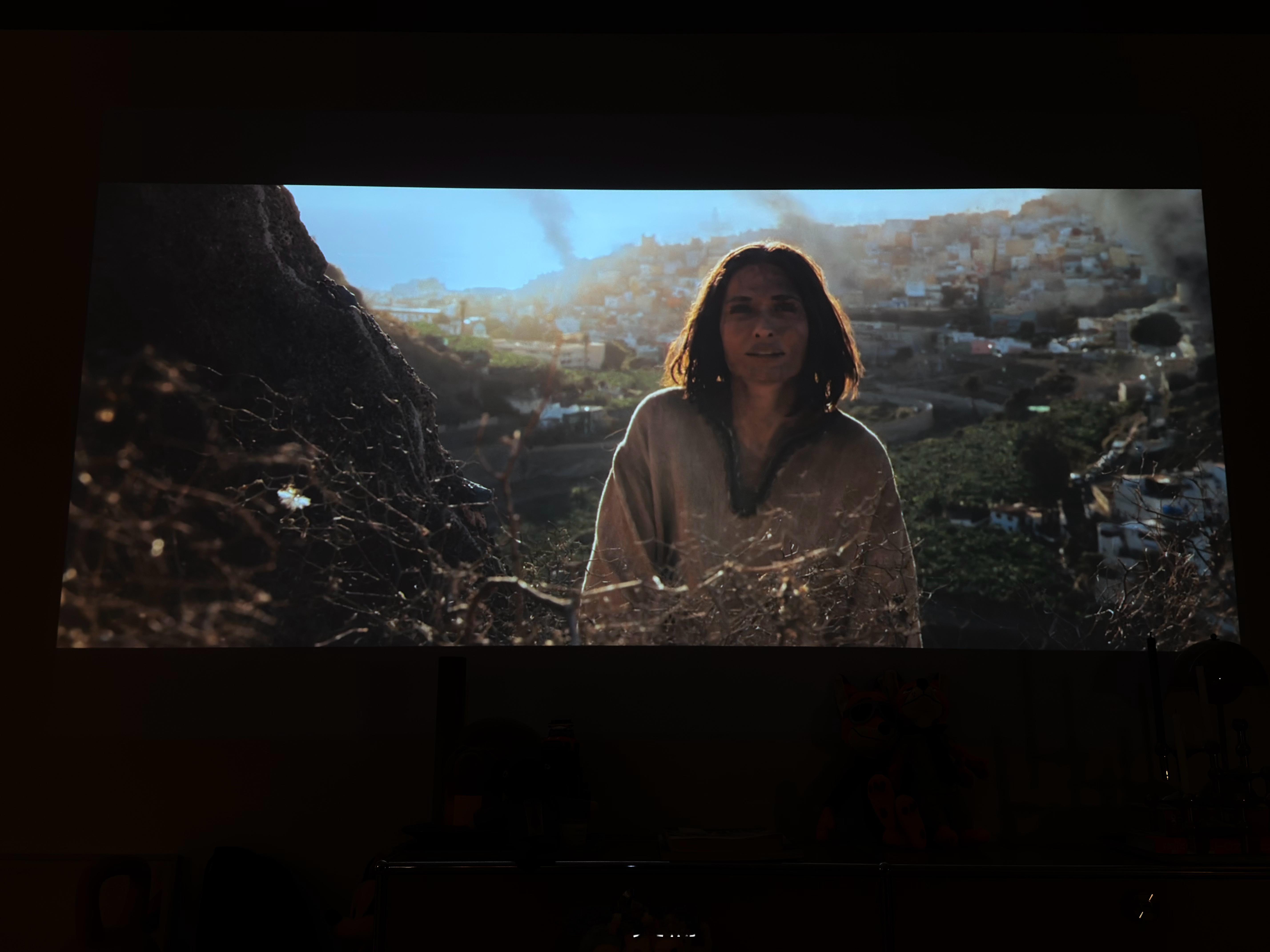 推荐一部苹果的新剧本质上是一部末日科幻主题的黑色喜剧，听起来有点老套，但相似的剧