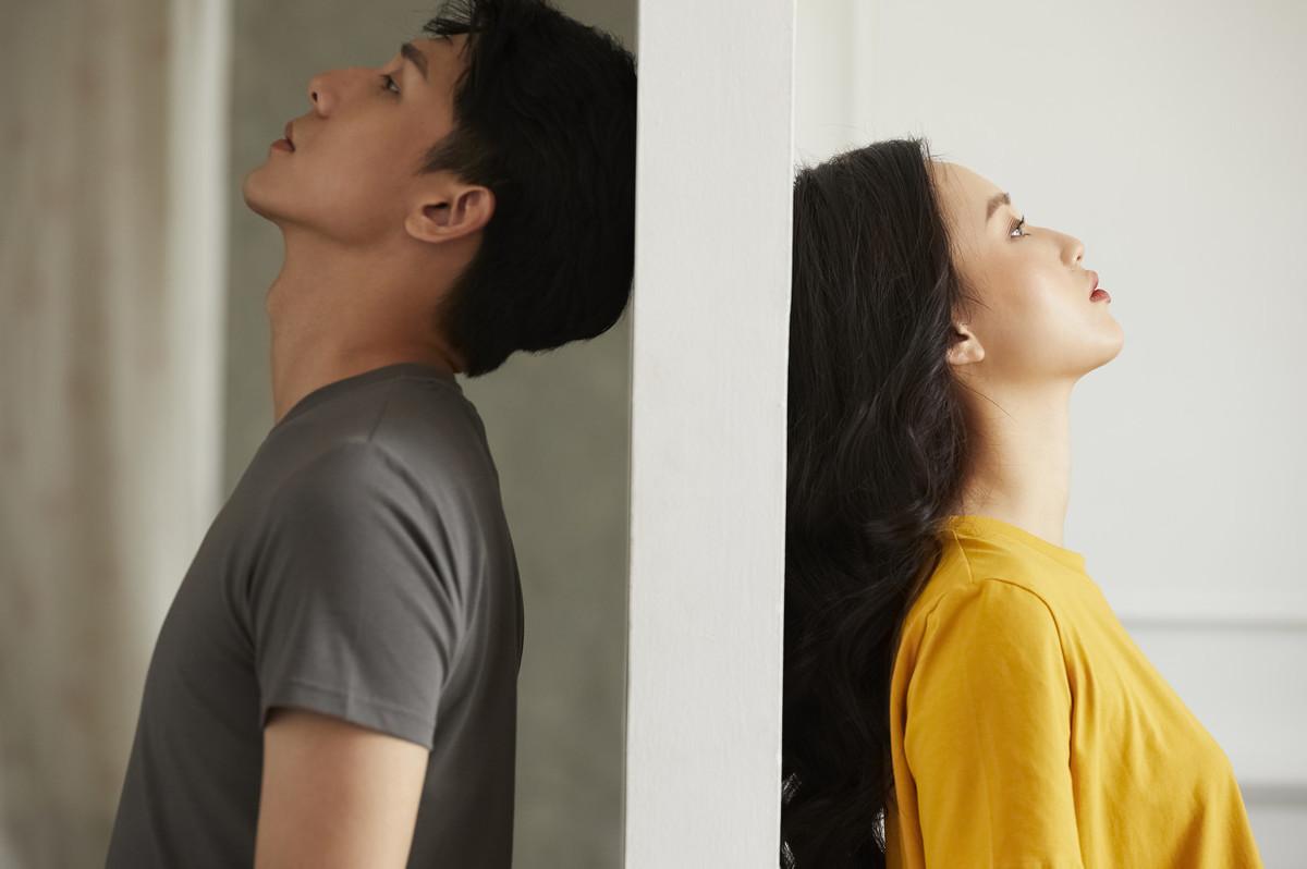 我35岁，结婚7年，分居6年，丈夫出轨3年，这样不幸的婚姻，我有过10000次离