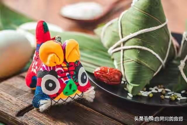 五月初四晚上我奶奶从不让家里人往河边去，不是怕水鬼，她说的都是实在话，河水看着平