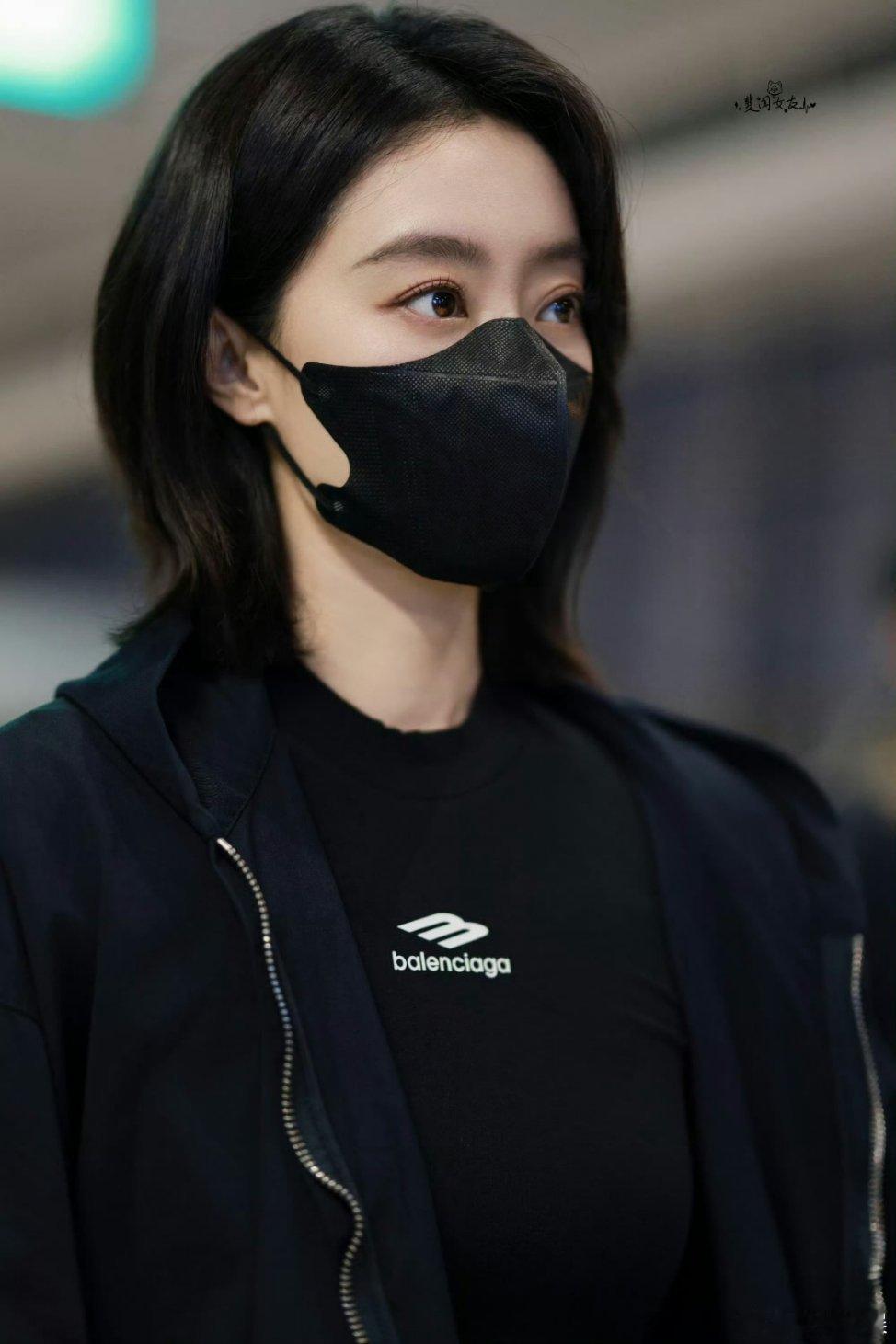 张小斐 我属于晚间新闻 你这么好看，也难怪这么多男粉喜欢你，就这气质和身材，谁看