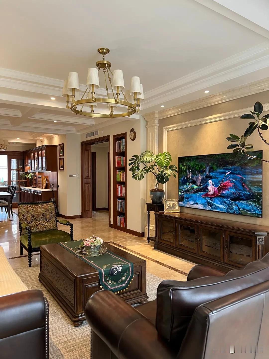 今天看到退休后大爷的房子，那叫一个高级，这么漂亮的家还是第一次见

客厅：天花板