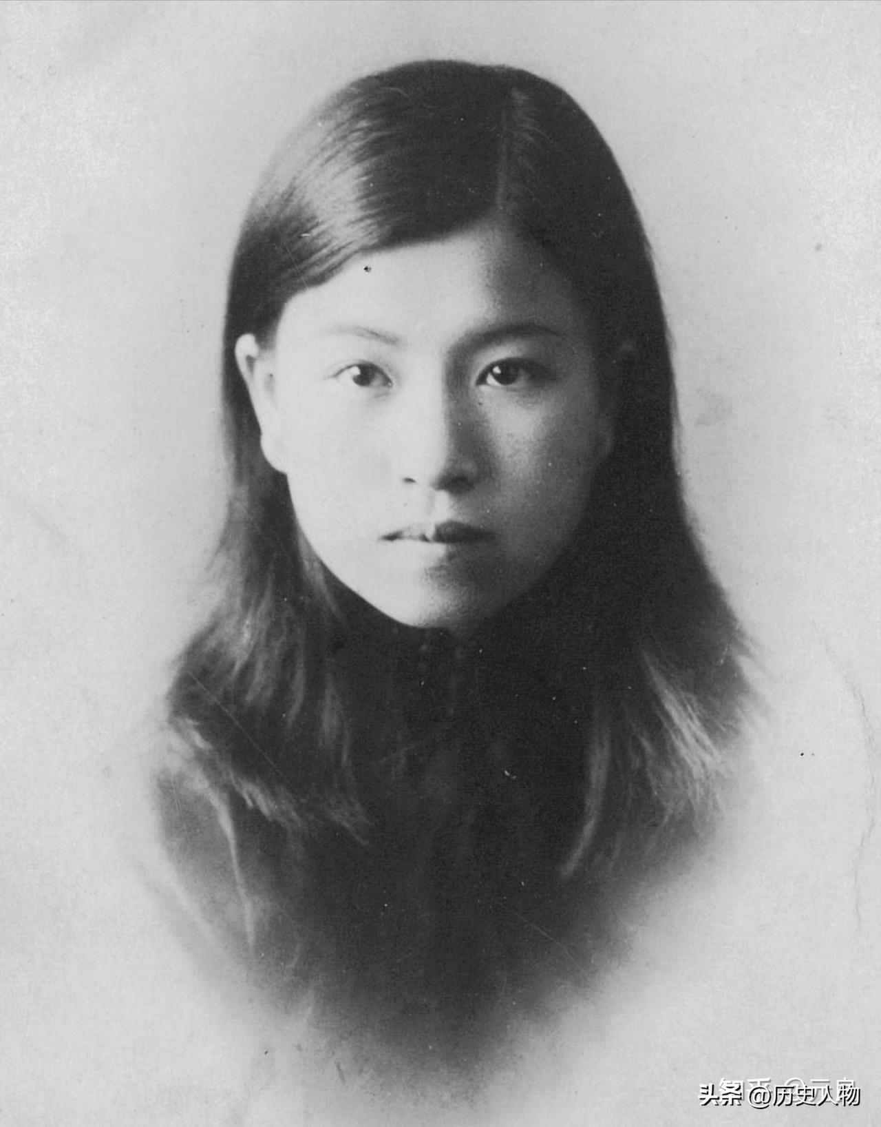 陈道明的姑姑陈宗娥，她和蓝苹是好闺蜜，两人十几岁在上海时就认识，一直到建国后还一