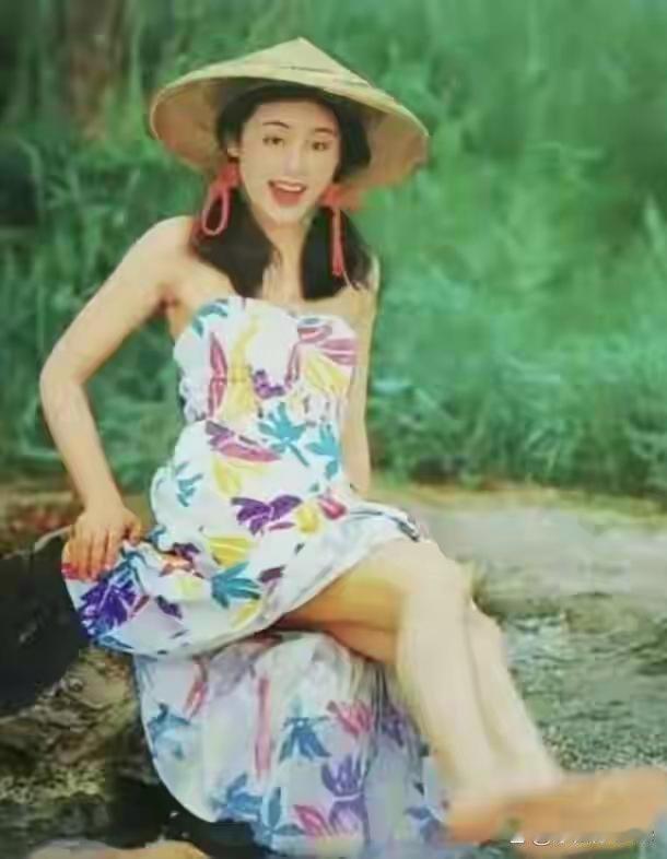 九十年代挂历女神陈红，温婉气韵惊艳了一个时代 