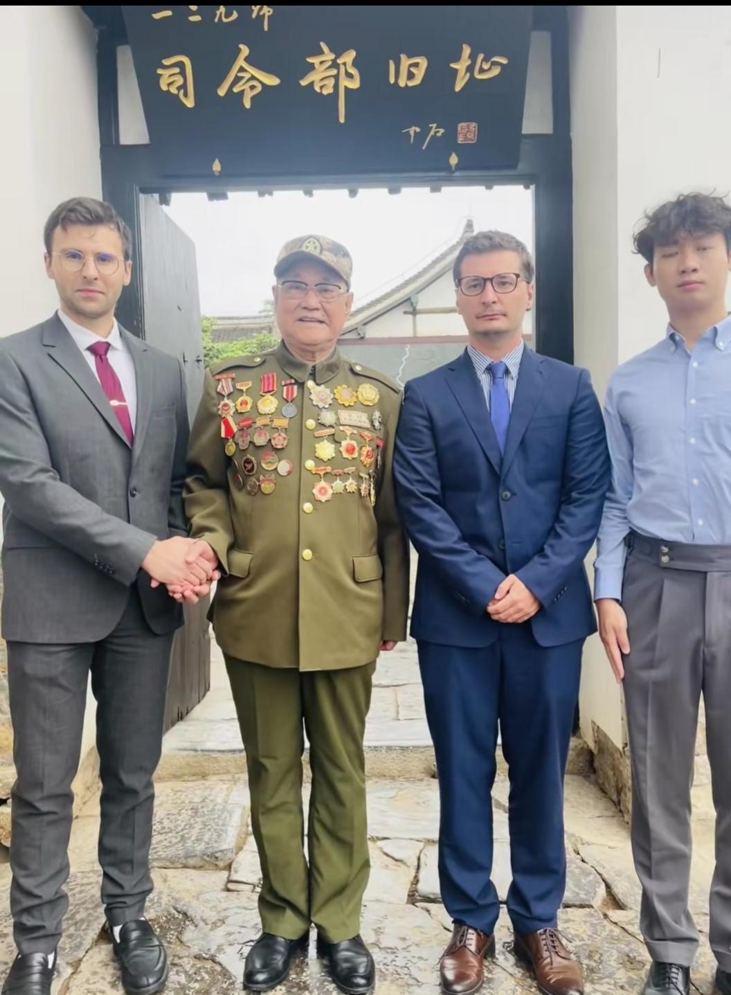 马库斯来中国停留几天后又要离开了。

这次法国小伙马库斯来中国，参加了不少活动，