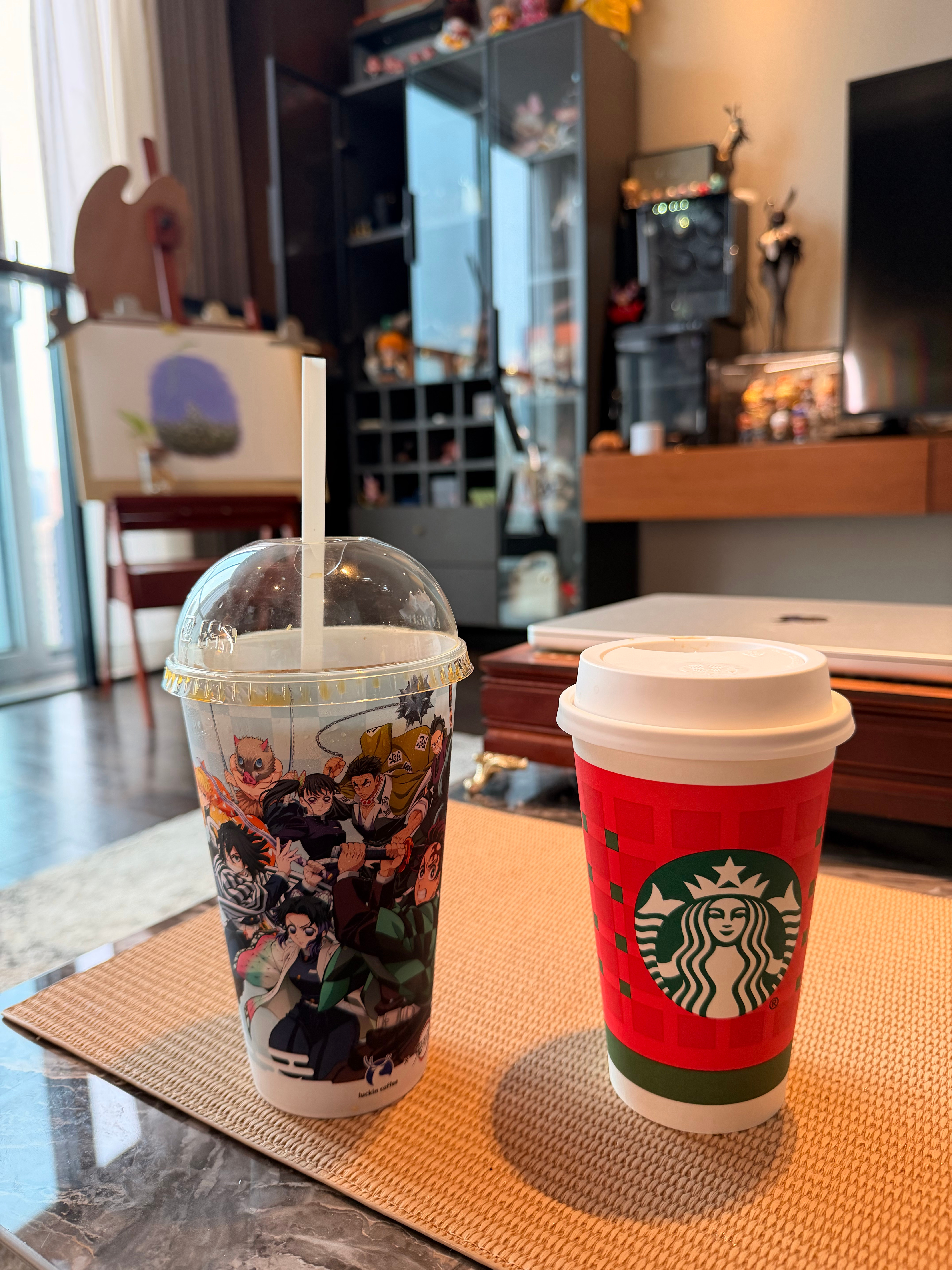 星巴克真是废了，点了一杯热拿铁（脱脂奶），难喝的要死，一点咖啡味都没有，（拿铁我