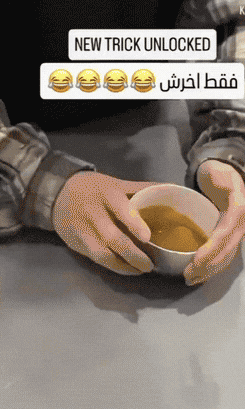 一个是从从容容游刃有余，一个是匆匆忙忙连滚带爬