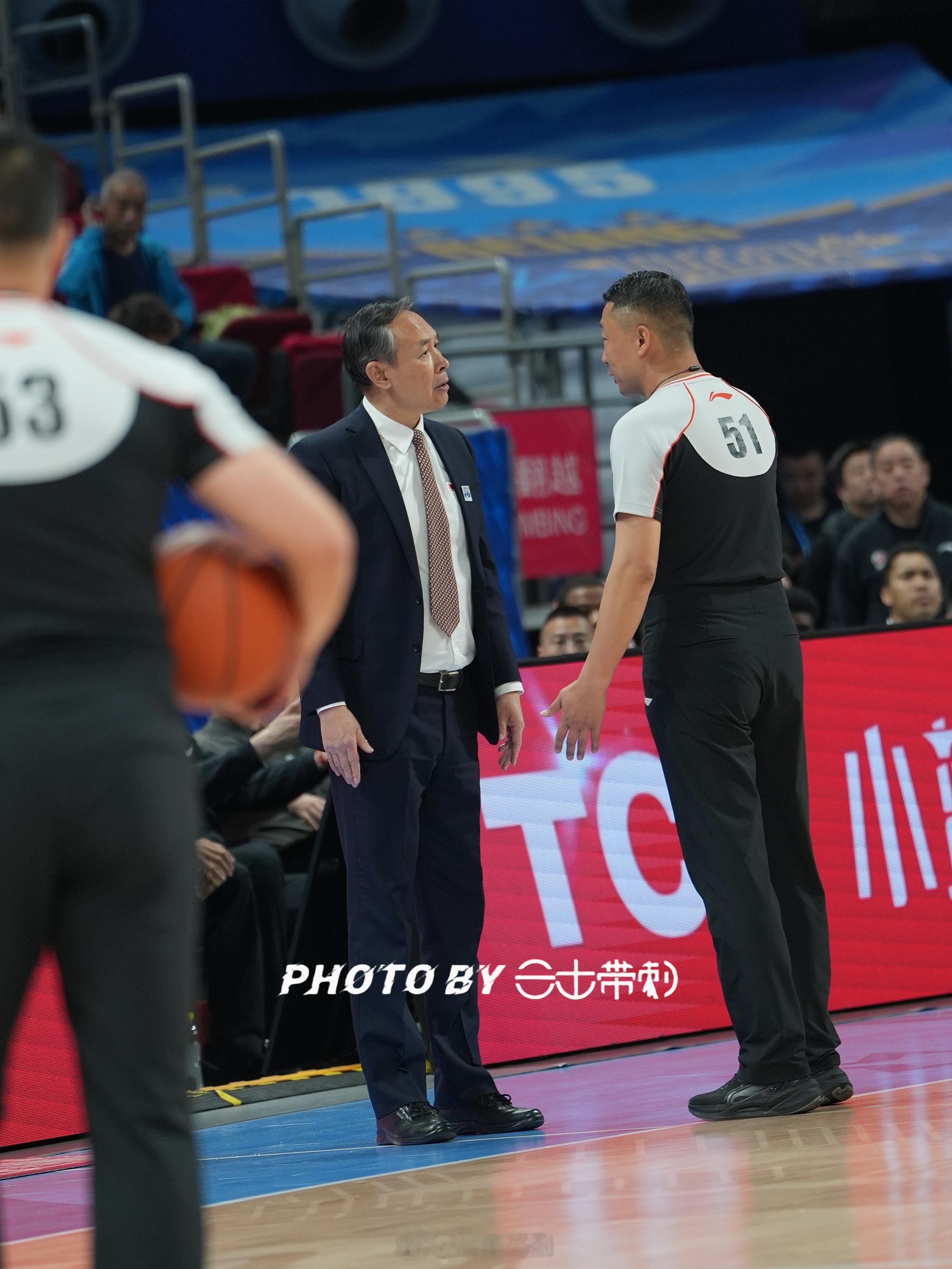 北京男篮vs青岛男篮 我很开心看到许导吃T 北京·五棵松