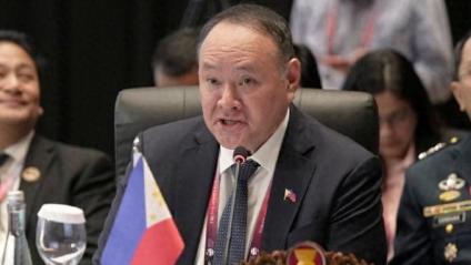 菲律宾警告中国：“如果中国还在黄岩岛附近驻扎解放军的话，菲律宾就会联合周边的国家