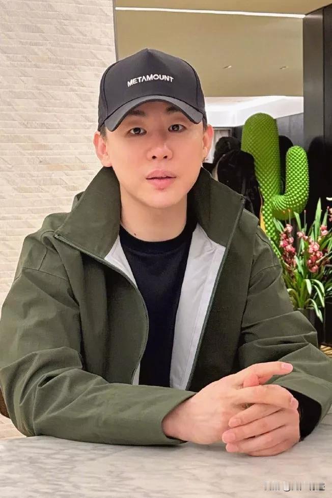 胡彦斌……歌手胡彦斌……再说一遍这是歌手胡彦斌，唱动漫《秦时明月》主题曲《月光》