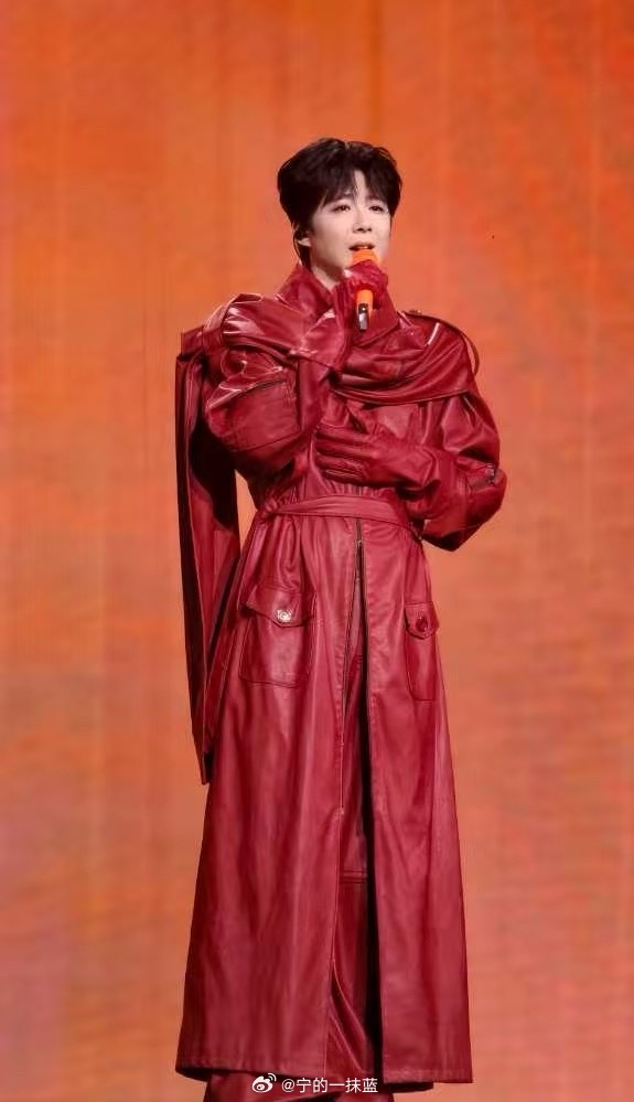 众生当倾心以仰之，『宁』我当真心以随之。刘宇宁——你值得世间所有美好。🌈 