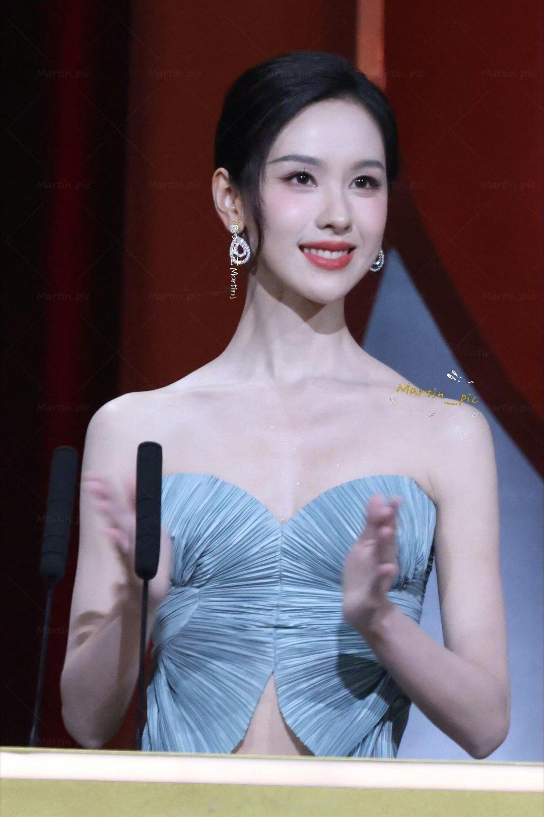 果然脸是最好的时尚单品！陈都灵 金鸡奖 穿搭 