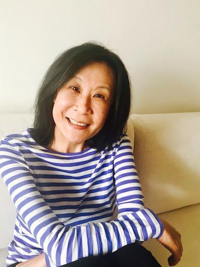 演员，苏小明说，我唱了十年的歌，演了二十多年的戏，一九八零年，因为《军港之夜》这