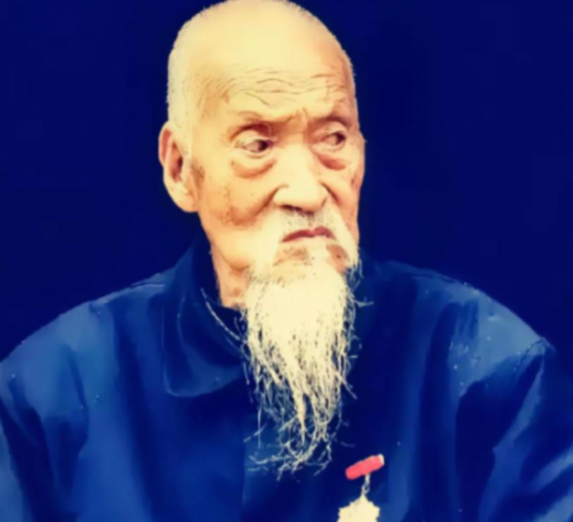 太行山绝壁上，一个人，被十四个日军围死。枪口对准后脑勺的那一刻，司凤梧没有跪下，